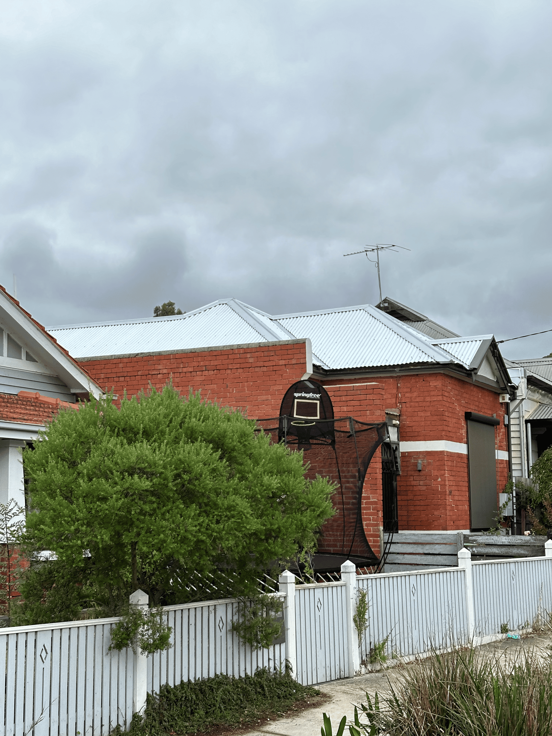 New Colorbond on classic red brick — Preston